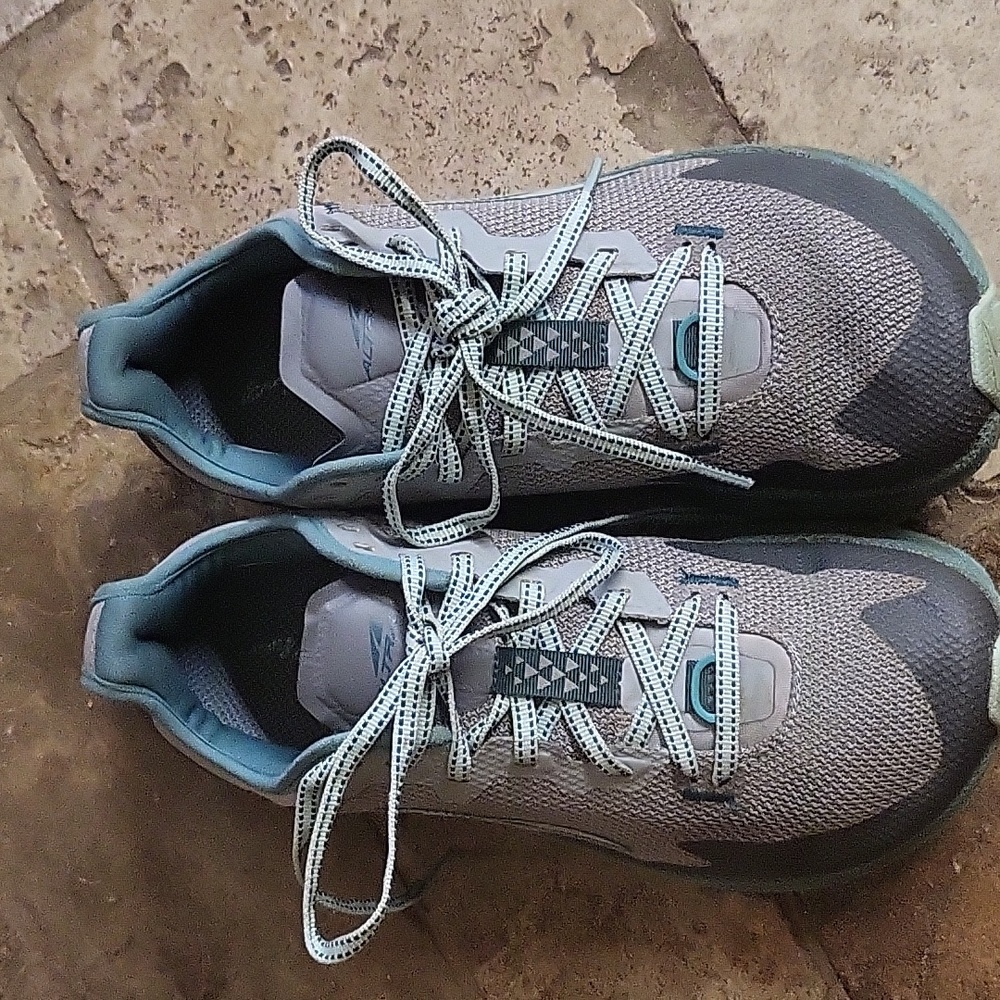 Altra sz 8 running shoes
